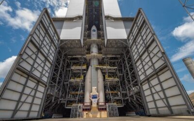 Per la prima volta Ariane 6 sulla rampa: viaggio nei cantieri dei nuovi razzi europei.